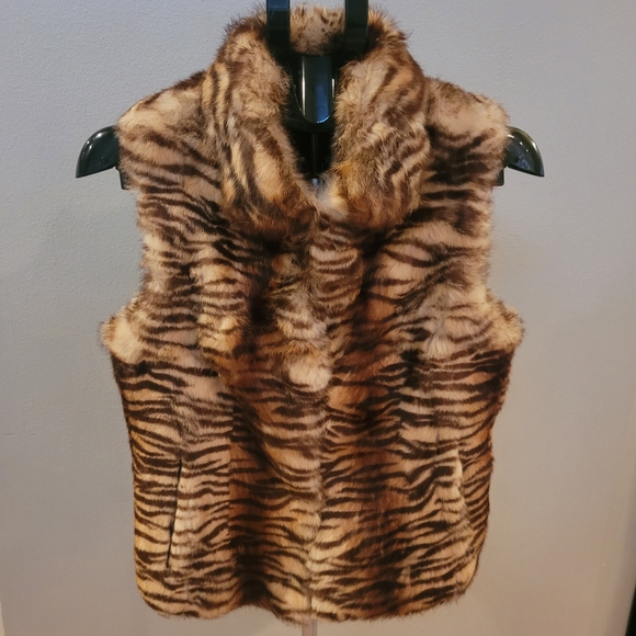 Rabbit Fur Vest By Adrienne Landau - Picture 1 of 12